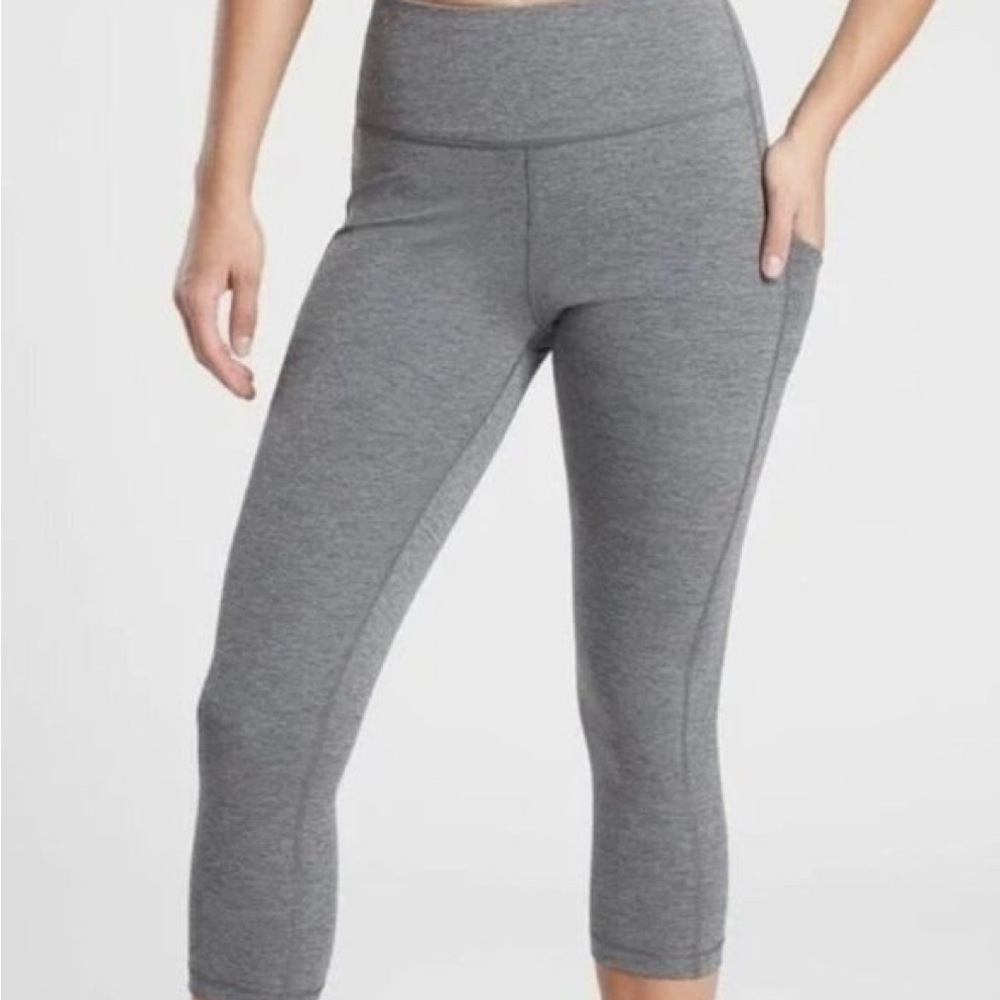 Ultimate stash pocket Capri Leggings Heather gray athleta brand size small